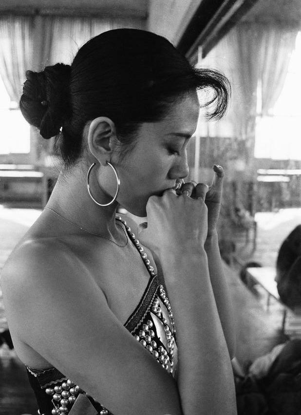 舞神杨丽萍青涩旧照 舞神杨丽萍青涩旧照