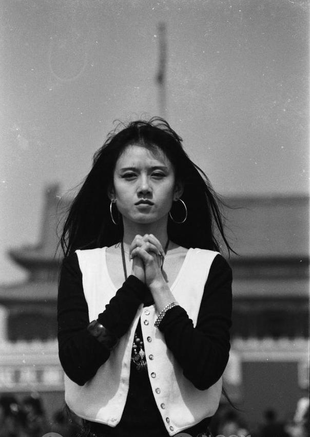 舞神杨丽萍青涩旧照 舞神杨丽萍青涩旧照