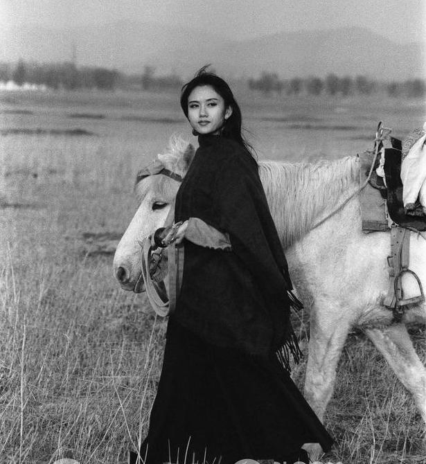 舞神杨丽萍青涩旧照 舞神杨丽萍青涩旧照