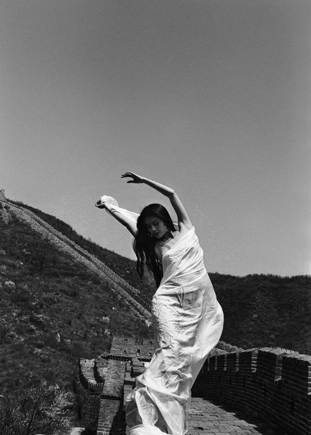 舞神杨丽萍青涩旧照 舞神杨丽萍青涩旧照