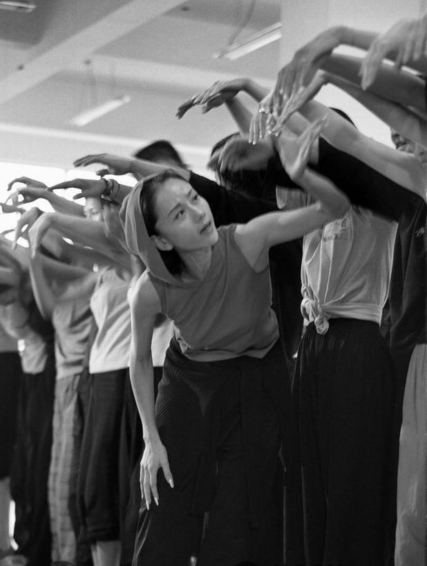 舞神杨丽萍青涩旧照 舞神杨丽萍青涩旧照