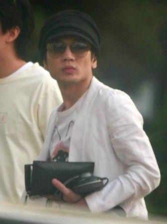 韩庚李晨何润东王烁揭牛萌萌与张默恋情曝光前情史