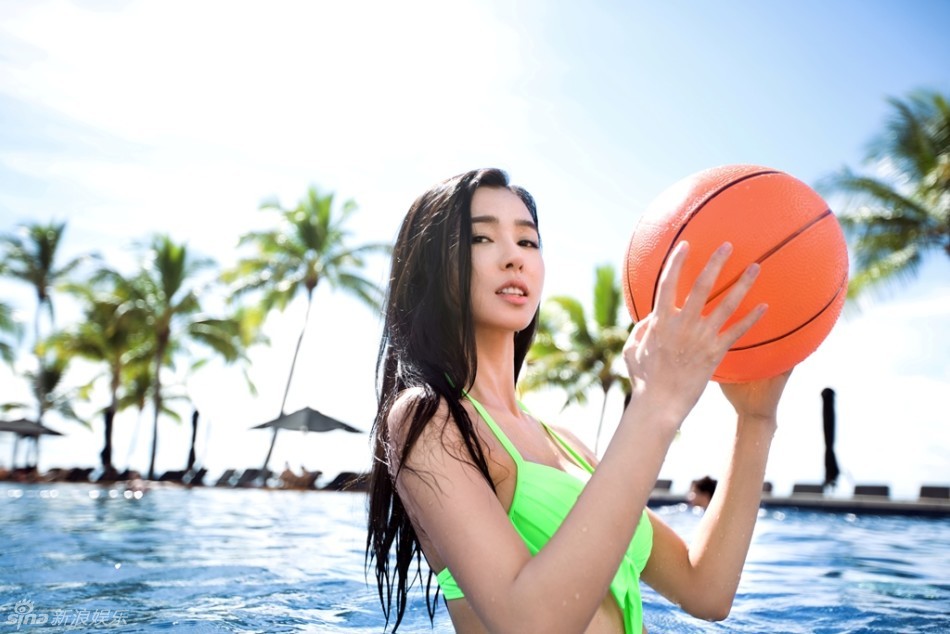 姚星彤泳装写真