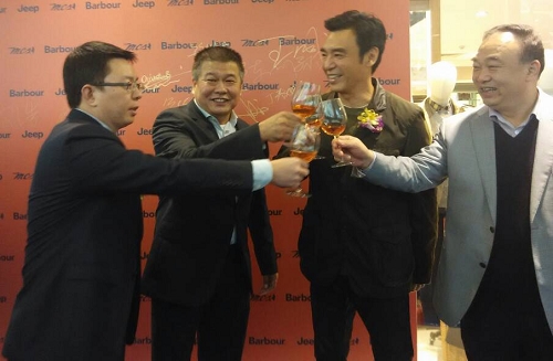 钟镇涛助阵青岛海航Barbour等高端男装品牌