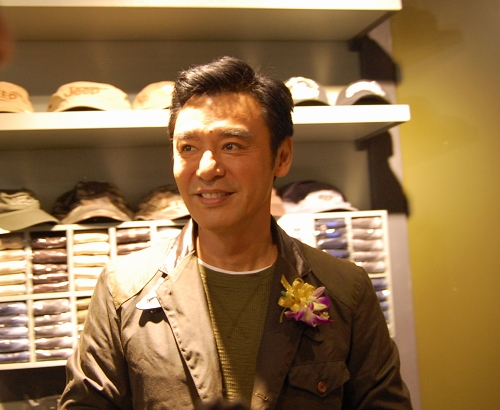 钟镇涛助阵青岛海航Barbour等高端男装品牌