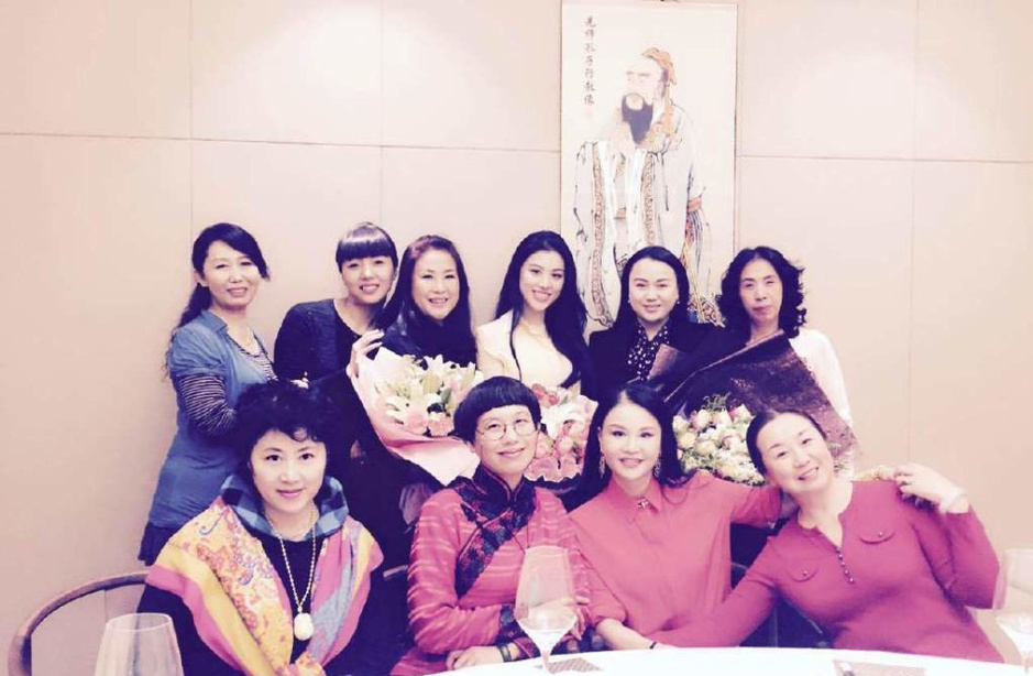 刘翔岳母庆生 葛天与美艳妈妈合影似姐妹