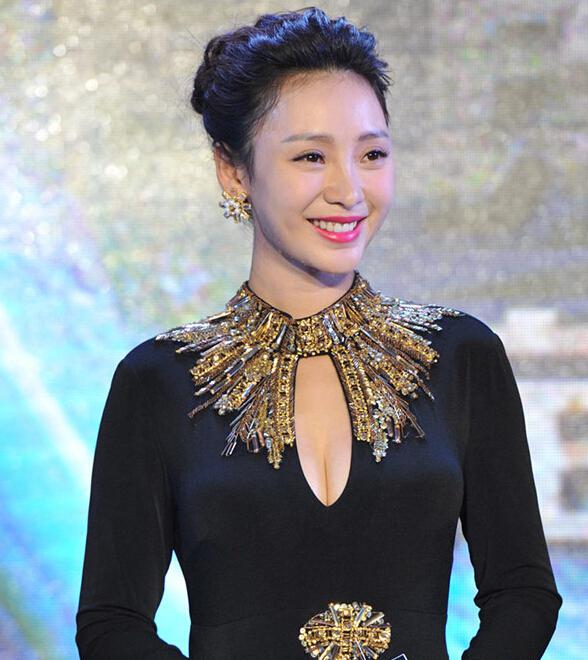 尚格云顿助阵大鹏新片 柳岩袁姗姗斗艳