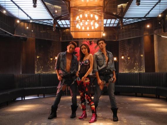 吴雨霏拍摄《艳羡》MV 新歌邀林忆莲监制