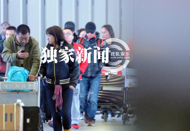 谢霆锋回京再返爱巢 曝与王菲将公开亮相 谢霆锋回京再返爱巢 曝与王菲将公开亮相