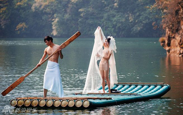 张家界新婚夫妻全裸拍婚纱照碧波荡漾