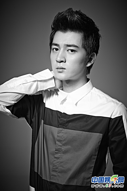 文卓时尚杂志封面 硬朗冷峻玩转最IN时尚