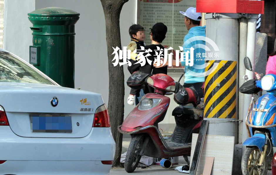 孙俪邓超一同接儿子放学 全家现身超温馨