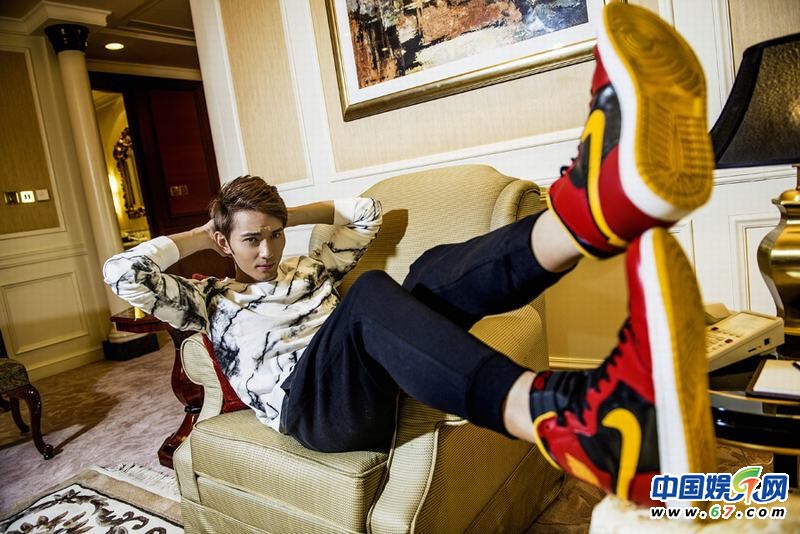 徐正曦封面大片显格调 将赴广州宣传新电影