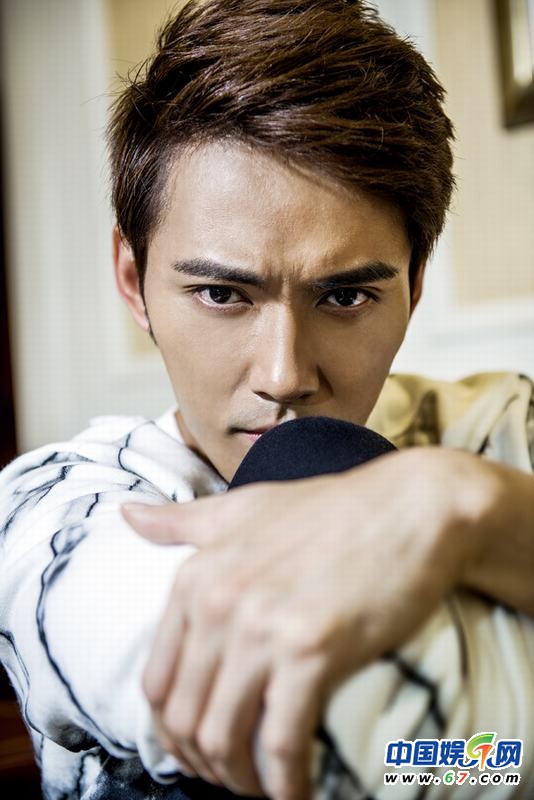 徐正曦封面大片显格调 将赴广州宣传新电影