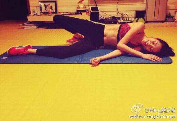 中国嫩模奚梦瑶参选'维密' 曝高难度健身照