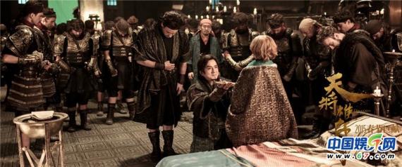 《天将雄师》曝西蒙子萌剧照 人气童星逗笑成龙