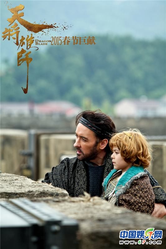 《天将雄师》曝西蒙子萌剧照 人气童星逗笑成龙