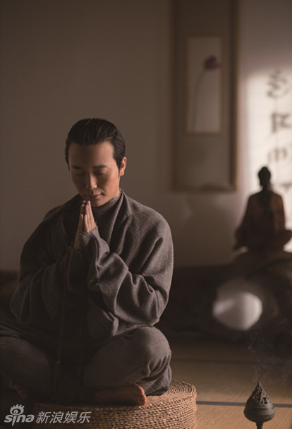 李玉刚禅意写真曝光 新造型显宁静韵味 
