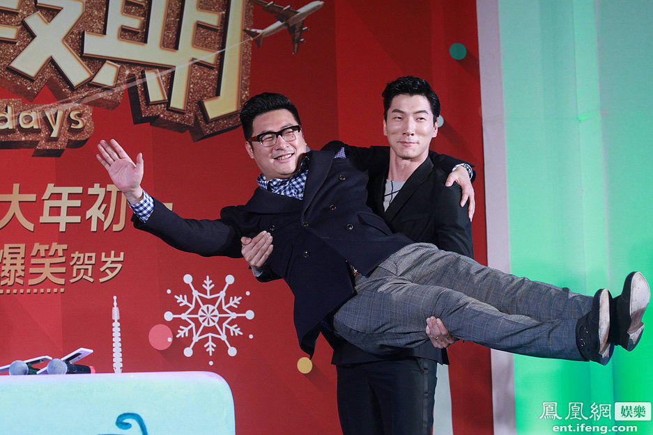 《爸爸的假期》张亮“公主抱”郭涛王岳伦