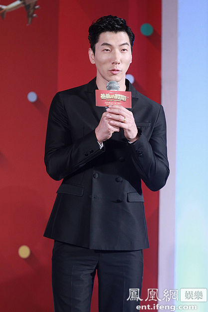 《爸爸的假期》张亮“公主抱”郭涛王岳伦