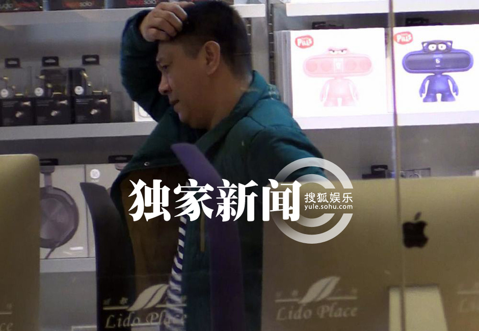 李小冉婚后未办仪式 徐佳宁独自超市购物