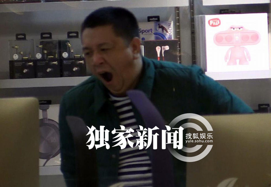 李小冉婚后未办仪式 徐佳宁独自超市购物