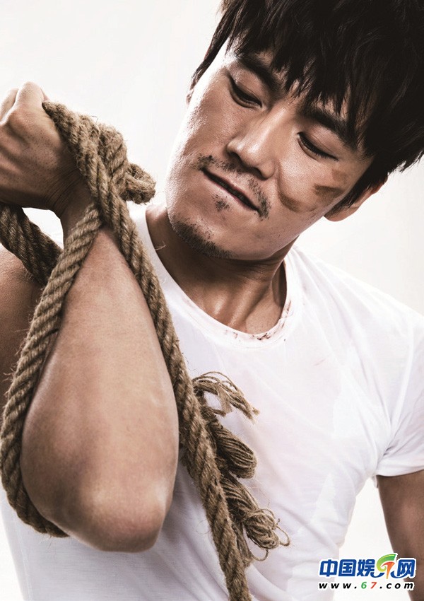准新郎秦昊一改文艺范儿 野性写真登大刊封面