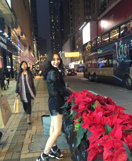 柳岩穿短裤晒照被指腿粗