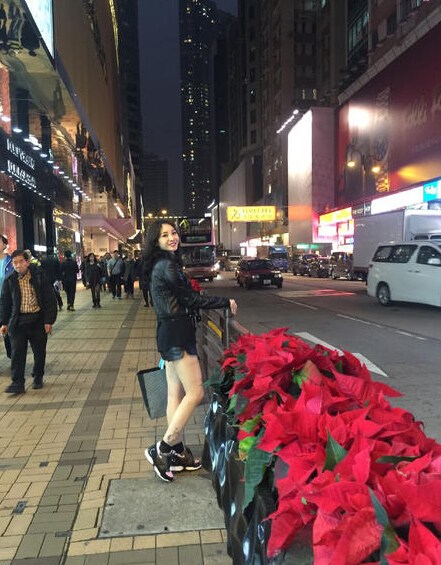 柳岩穿短裤晒照被指腿粗