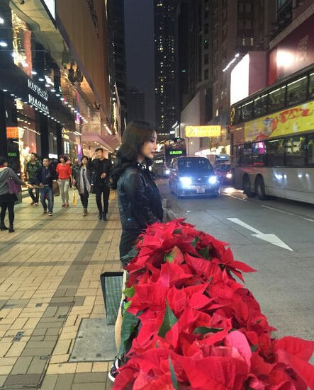 柳岩穿短裤晒照被指腿粗