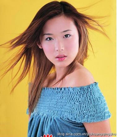 揭张嘉佳神秘前妻：比基尼秀身材 被下跪求婚