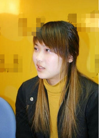 揭张嘉佳神秘前妻：比基尼秀身材 被下跪求婚