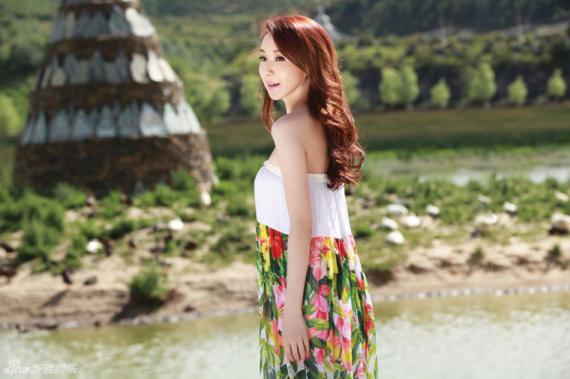 萧蔷曝光新年新历写真 空灵静美无杂念