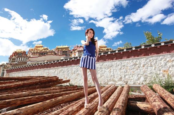 萧蔷曝光新年新历写真 空灵静美无杂念