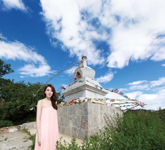 萧蔷曝光新年新历写真 空灵静美无杂念