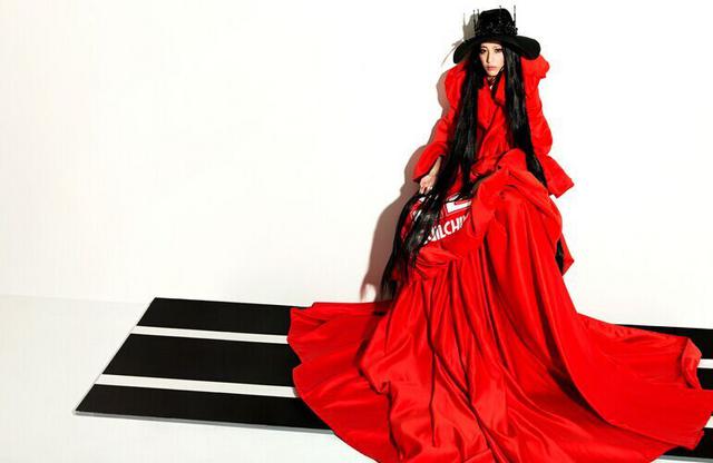 李斯丹妮俏皮写真曝光 个性十足