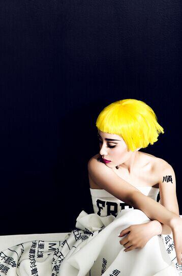 李斯丹妮俏皮写真曝光 个性十足