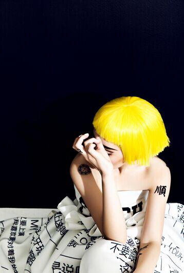 李斯丹妮俏皮写真曝光 个性十足