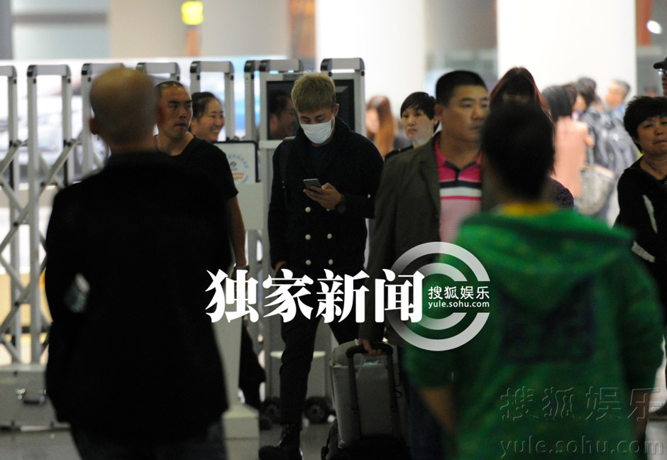 曝杜淳熊乃瑾密恋近半年 女方甜蜜探班亲密会友