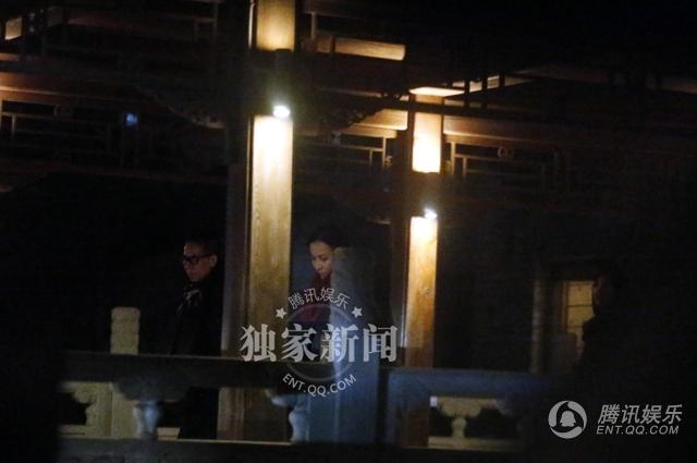 刘嘉玲20年身材不走样 打扮雍容华贵高级餐厅会友