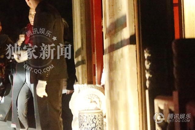 刘嘉玲20年身材不走样 打扮雍容华贵高级餐厅会友 刘嘉玲20年身材不走样 打扮雍容华贵高级餐厅会友