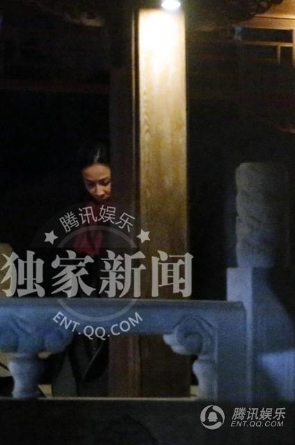 刘嘉玲20年身材不走样 打扮雍容华贵高级餐厅会友 刘嘉玲20年身材不走样 打扮雍容华贵高级餐厅会友