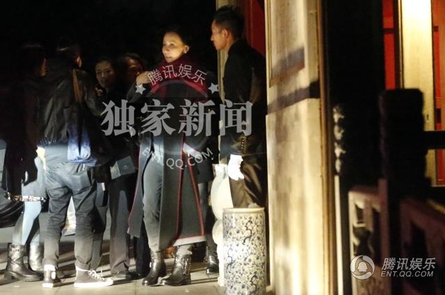 刘嘉玲20年身材不走样 打扮雍容华贵高级餐厅会友