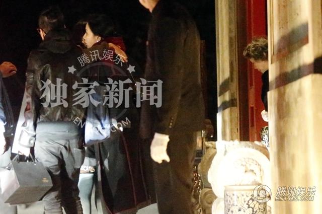 刘嘉玲20年身材不走样 打扮雍容华贵高级餐厅会友