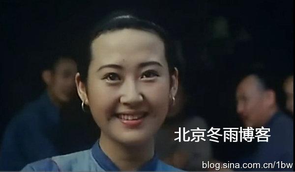 许晴昔日湿身凸点片段曝光：当众露胸喂奶 脸盘宽大