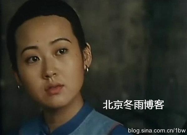 许晴昔日湿身凸点片段曝光：当众露胸喂奶 脸盘宽大