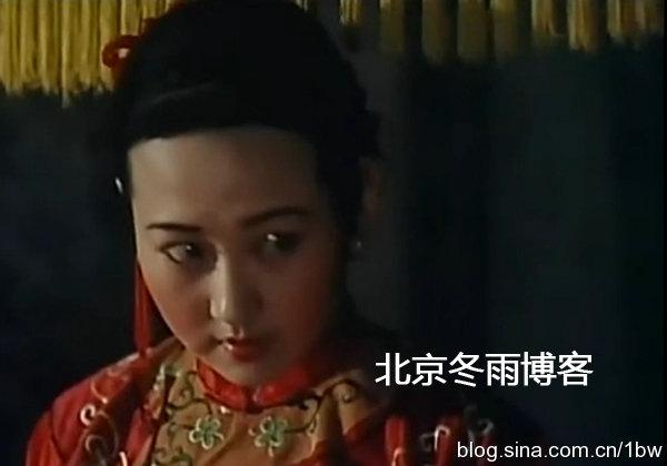 许晴昔日湿身凸点片段曝光：当众露胸喂奶 脸盘宽大