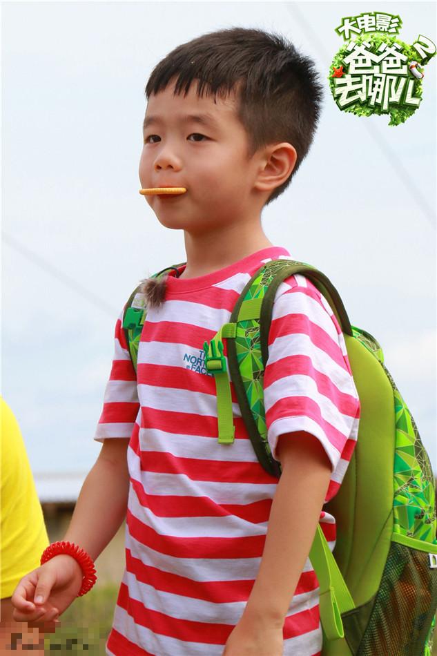 《爸爸2》萌娃星爸PK颜艺 搞怪比拼“有钱任性”