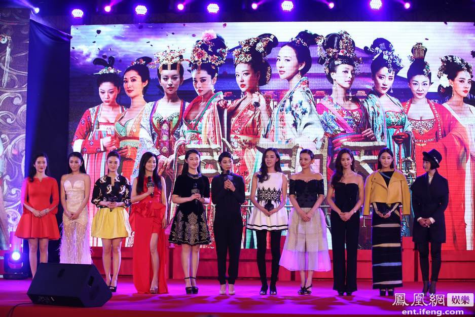 范冰冰宣传《武则天》 遭男星横抱险被“甩飞” 范冰冰宣传《武则天》 遭男星横抱险被“甩飞”