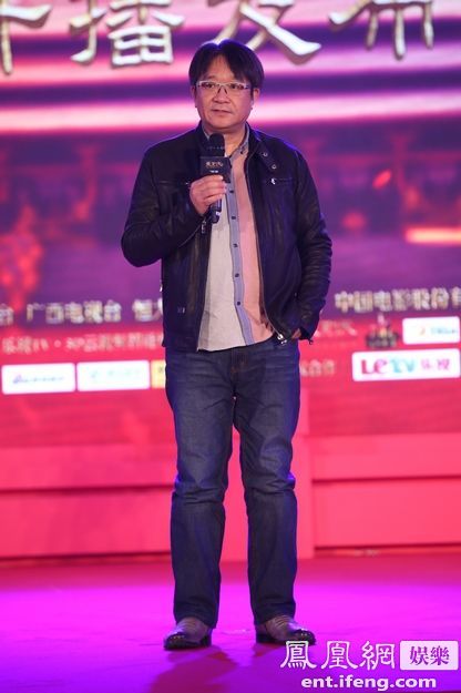 范冰冰宣传《武则天》 遭男星横抱险被“甩飞”